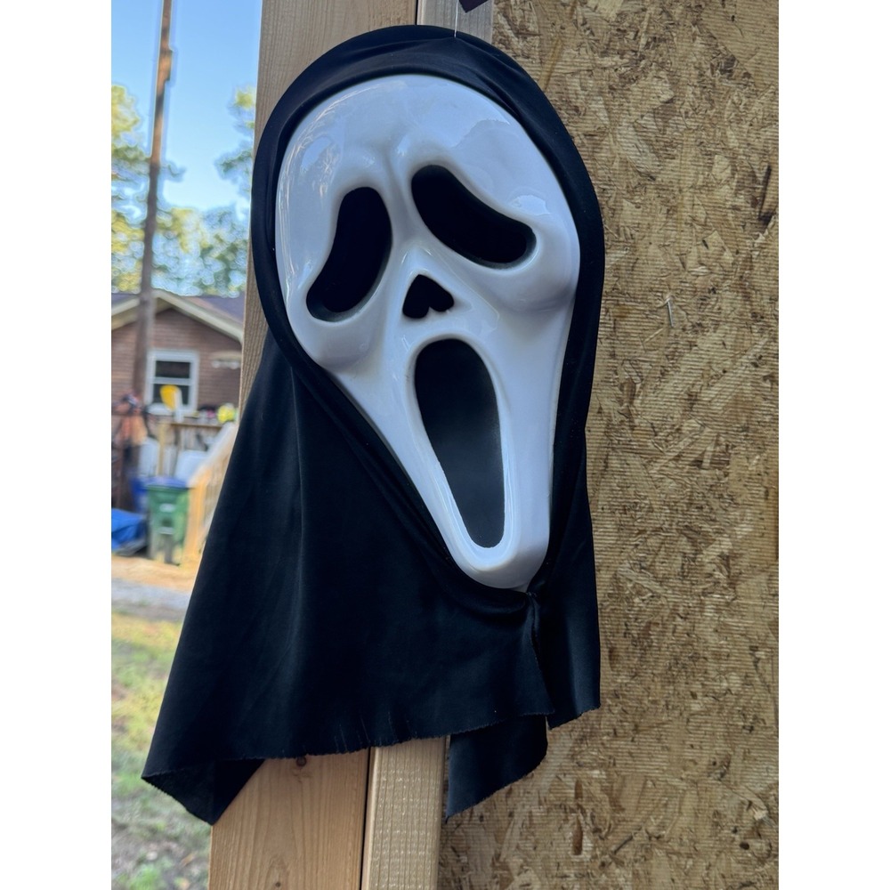 Scream Movie Ghost Face  "GhostFace Lives" Halloween Mask Fun World 2021 New